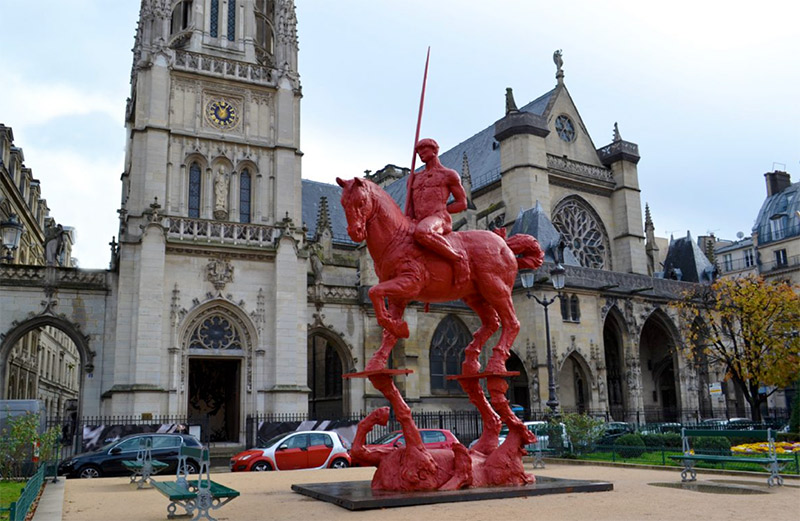 Sculpture by Javier Marín surprises in Paris